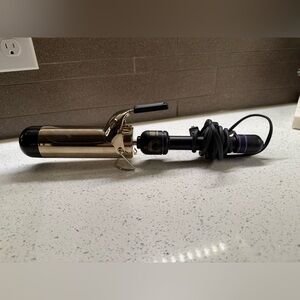 NWOT never used 2” barrel hot tools curling iron